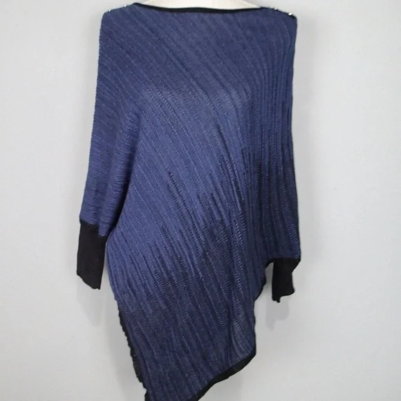 WHBM Size S/M Open Knit Asymmetrical Hem Poncho Sweater Black & Blue - Picture 8 of 10